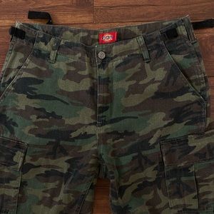 Dickies army pant in size women’s 5 equivalent to a medium